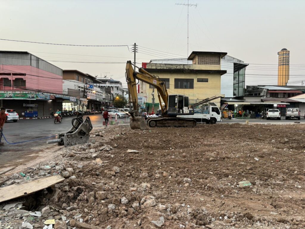 ส่งมอบพื้นที่ รื้อถอนอาคารสำนักงาน เทศบาล อำเภอเมือง จังหวัดร้อยเอ็ด เรียบร้อยคร... 7 429823169 343927841982410 7093088676441699838 n